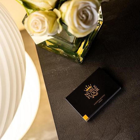 Noble Floor - Luxury Apartment ルッカ エクステリア 写真