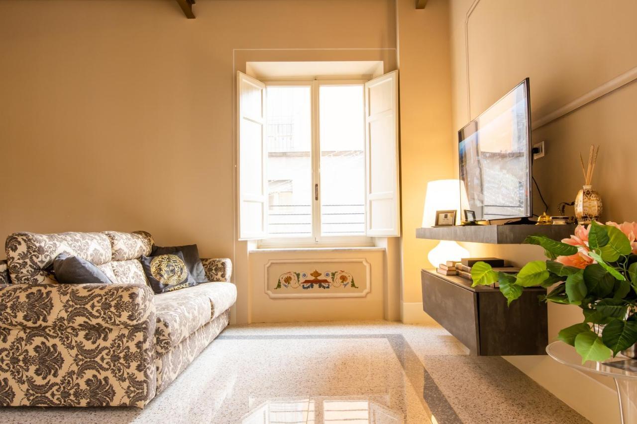 Noble Floor - Luxury Apartment ルッカ エクステリア 写真