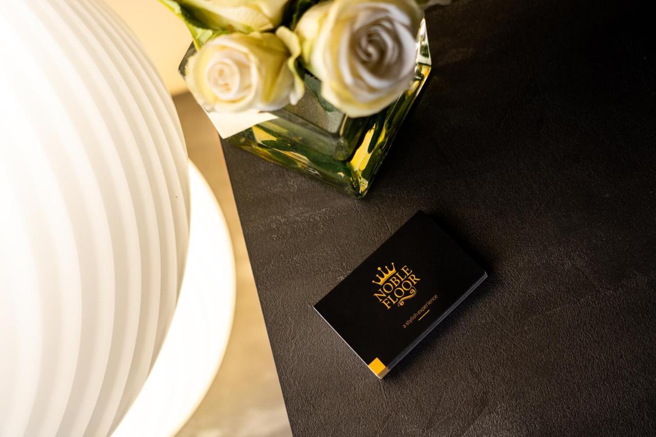 Noble Floor - Luxury Apartment ルッカ エクステリア 写真