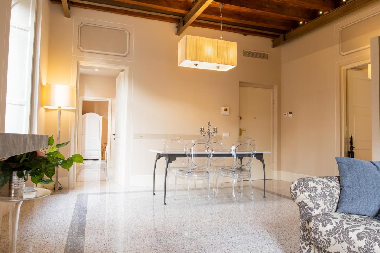Noble Floor - Luxury Apartment ルッカ エクステリア 写真