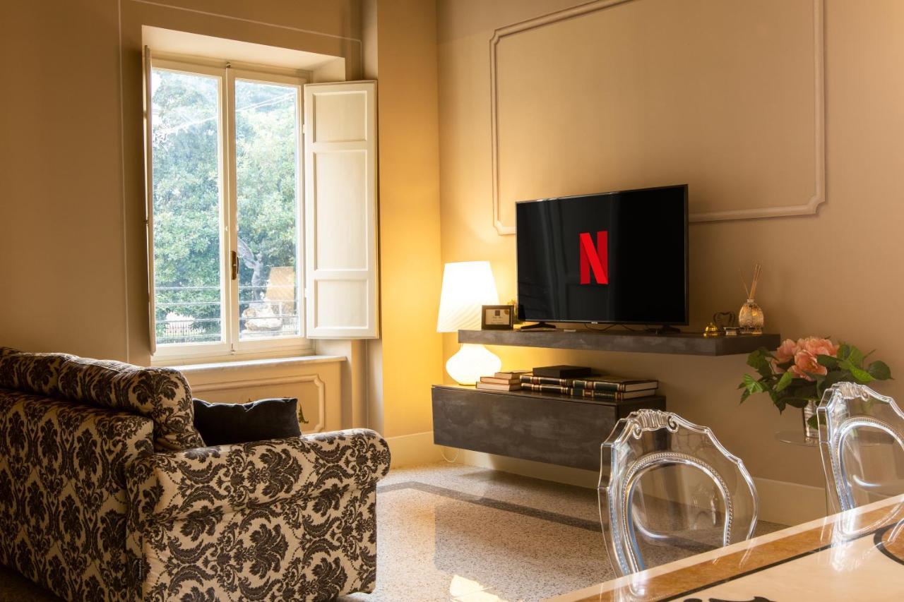 Noble Floor - Luxury Apartment ルッカ エクステリア 写真